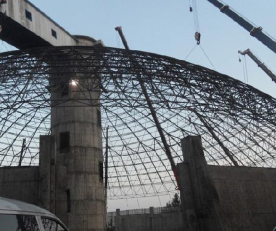 合山网架分条或分块安装法