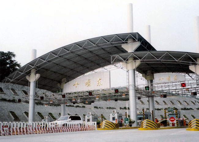 合山收费站螺栓球网架工程